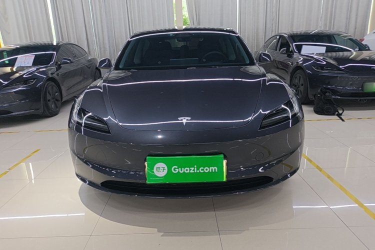 Tesla Model 3 2025 car image #3