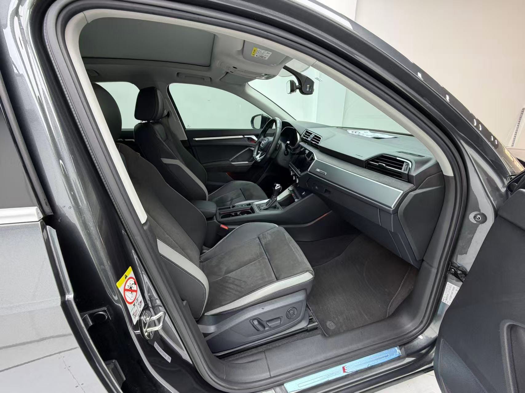 Audi Q3 2022 car image #15