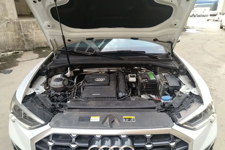 Audi Q3 2021 car image #20