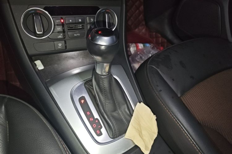 Audi Q3 2017 car image #14
