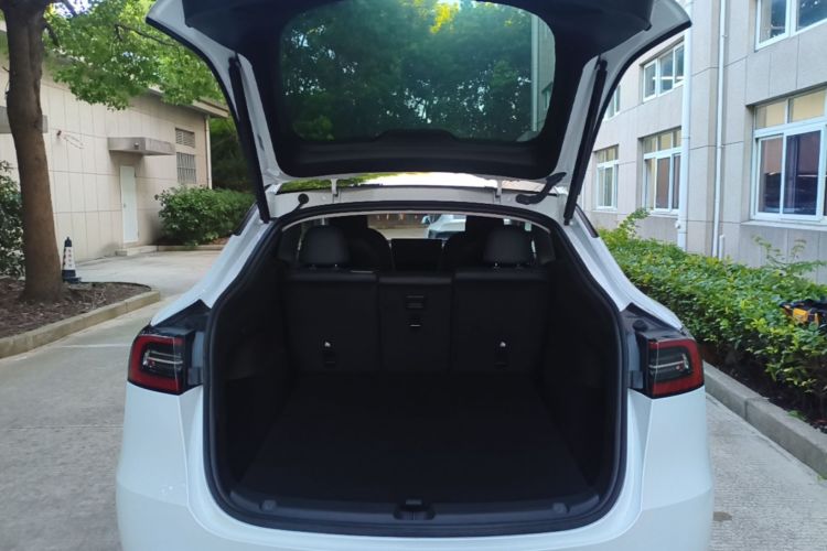 Tesla Model Y 2024 #19 Tesla Model Y 2024 car image #19
