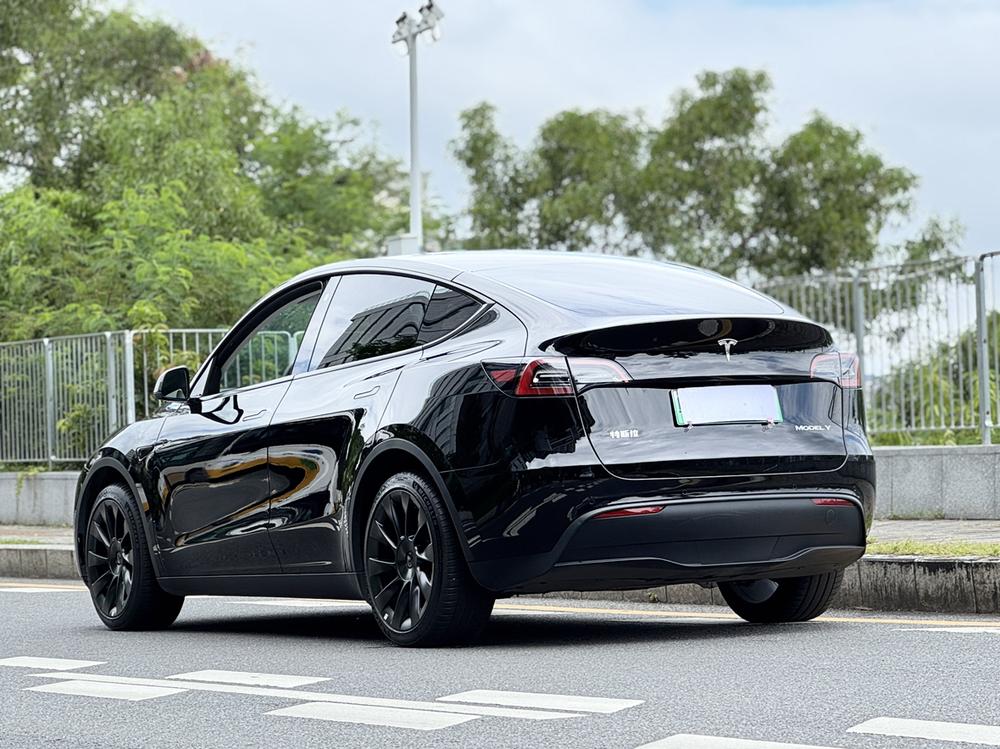 Tesla Model Y 2023 car image #5