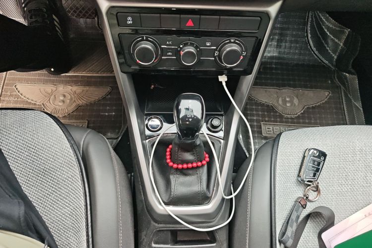 Volkswagen T-Cross 2021 car image #14