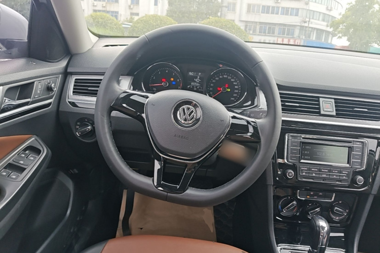 Volkswagen Bora 2016 car image #11