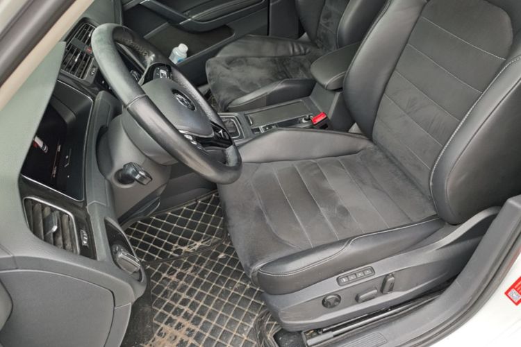 Volkswagen Golf 2020 car image #17