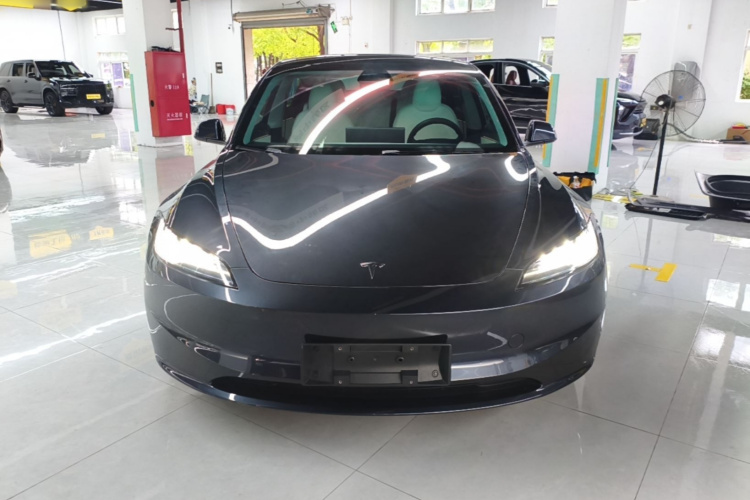 Tesla Model 3 2024 car image #3
