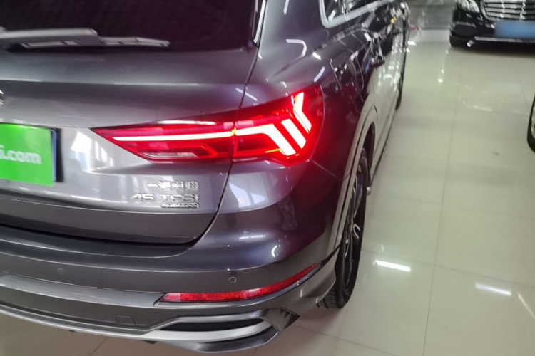 Audi Q3 2020 car image #8