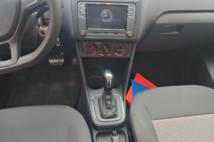 Volkswagen Polo 2017 car image #14