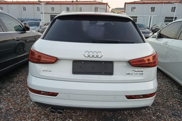 Audi Q3 2019 car image #4