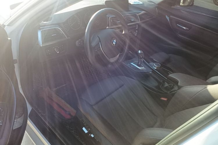 BMW 3 Series 2019 #12 BMW 3 Series 2019 car image #12