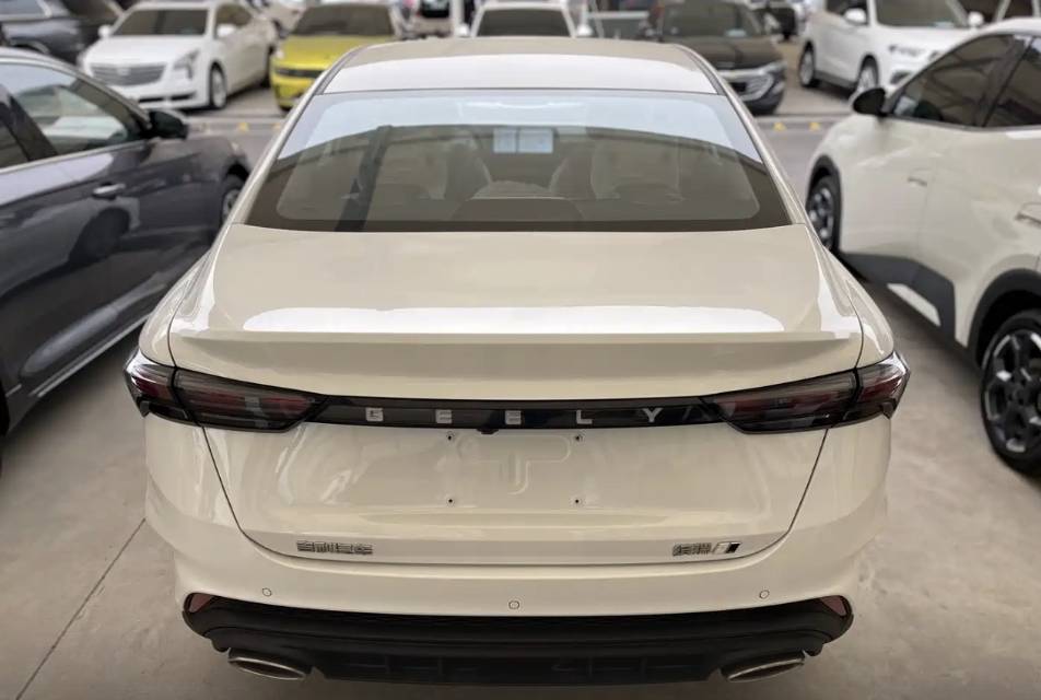 GEELY Binray 2026 car image #4