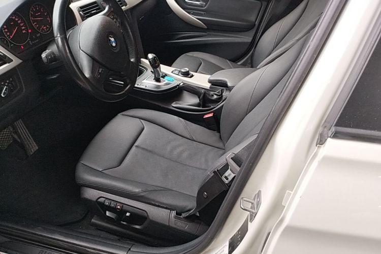 BMW 3 Series 2015 car image #15