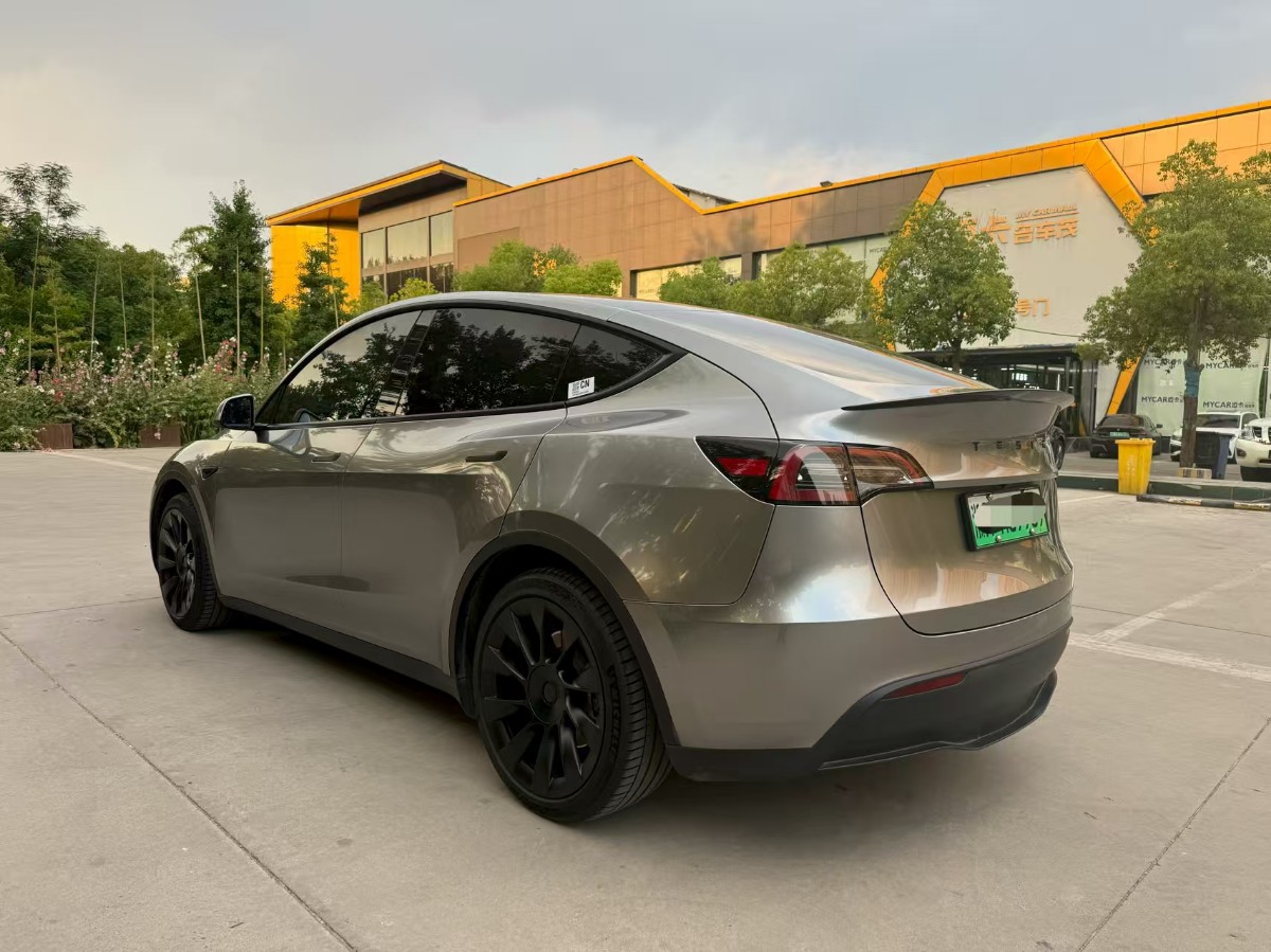 Tesla Model Y 2022 #4 Tesla Model Y 2022 car image #4
