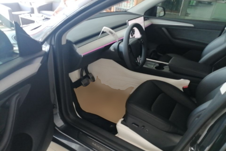 Tesla Model Y 2024 #16 Tesla Model Y 2024 car image #16