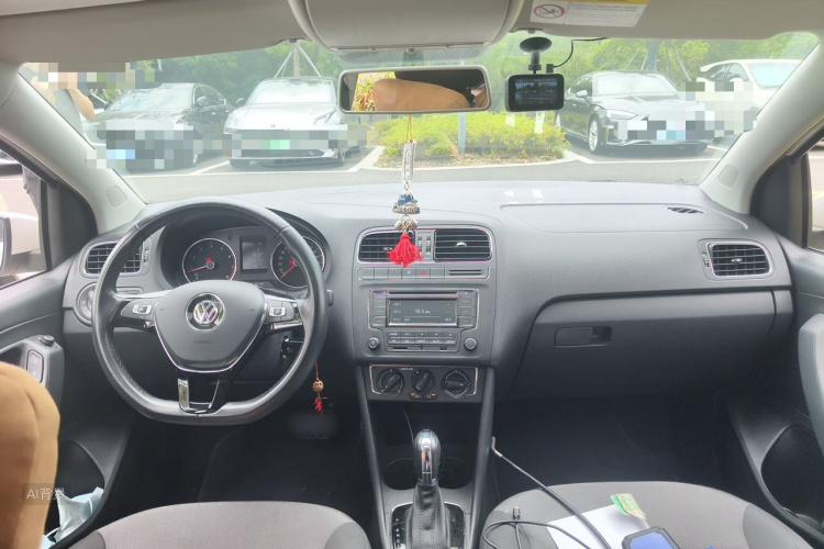 Volkswagen Polo 2016 car image #11