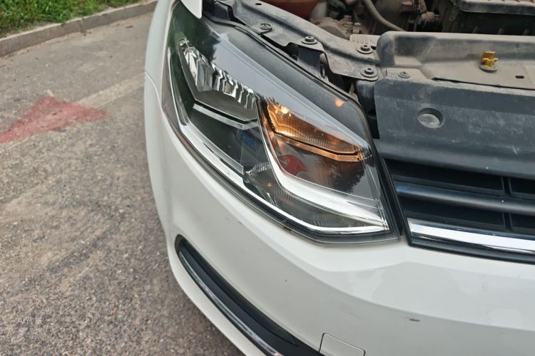Volkswagen Polo 2016 car image #8