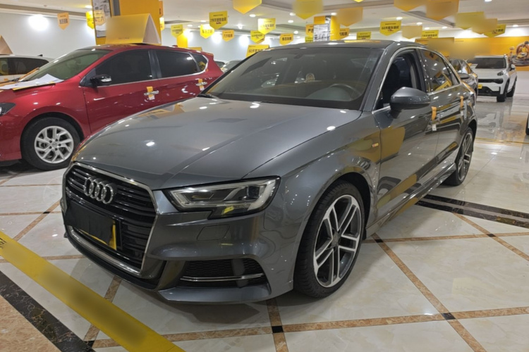 Audi A3 2018 car image #2