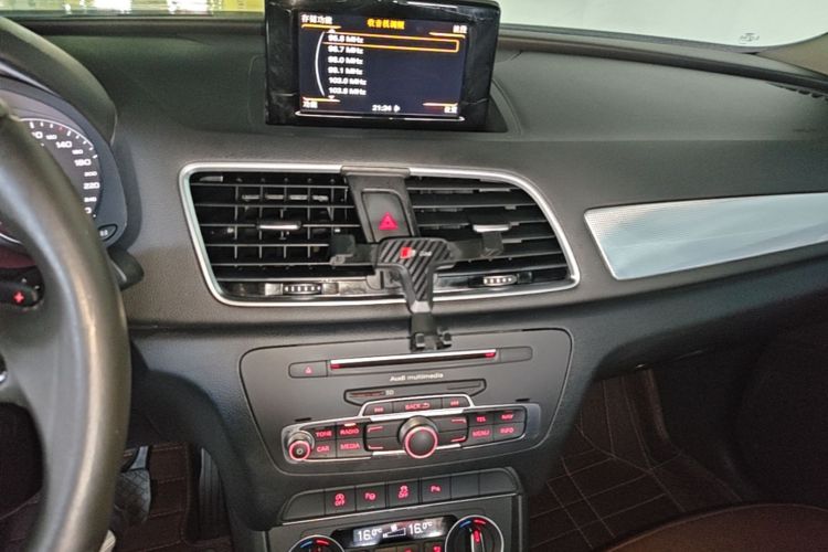Audi Q3 2017 #13 Audi Q3 2017 car image #13