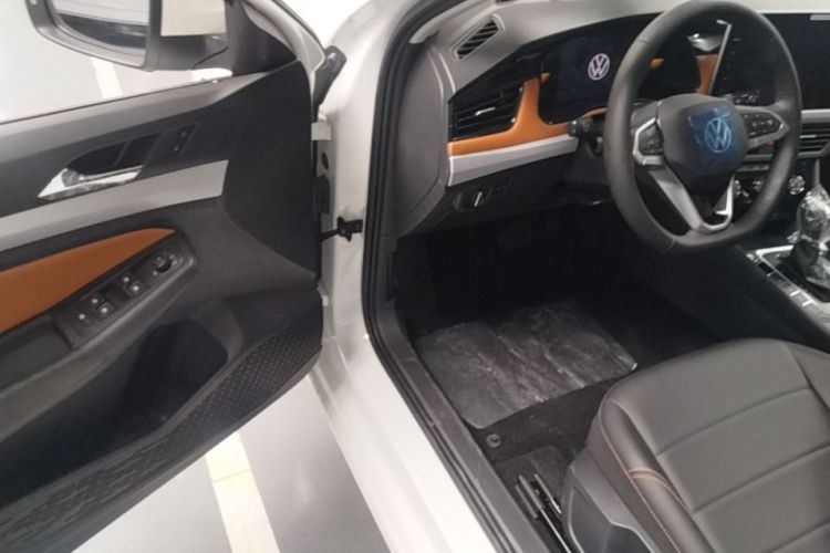 Volkswagen Bora 2026 car image #16