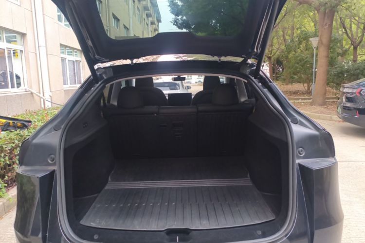 Tesla Model Y 2025 #19 Tesla Model Y 2025 car image #19