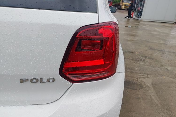 Volkswagen Polo 2017 car image #8