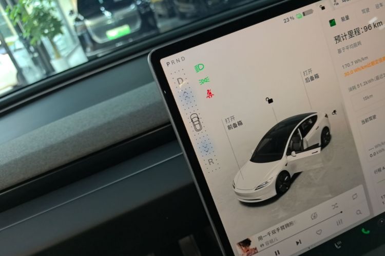 Tesla Model 3 2024 صورة سيارة #16