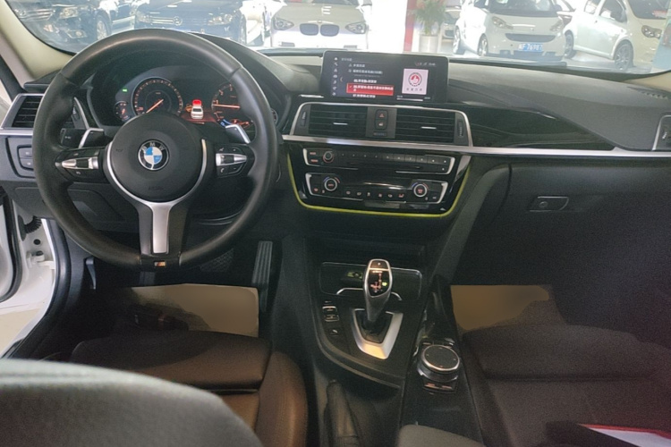 BMW 3 Series 2018 imagem de carro #10