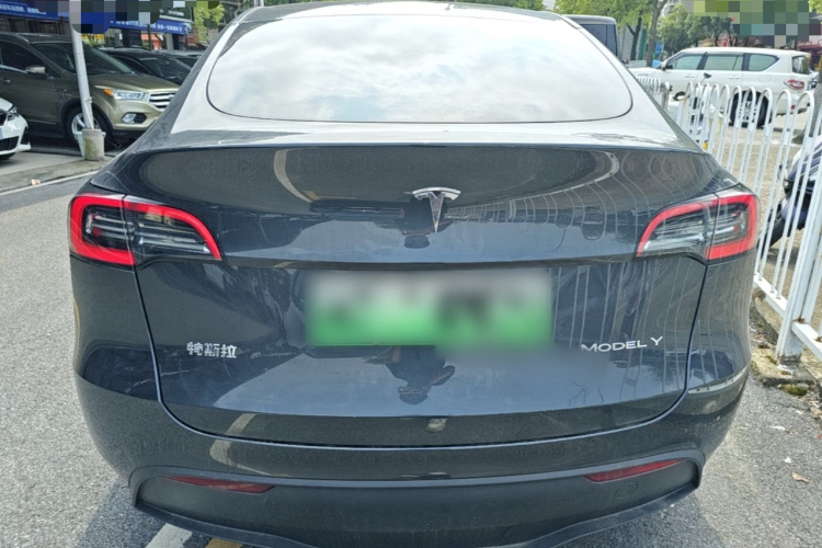 Tesla Model Y 2024 #6 Tesla Model Y 2024 car image #6