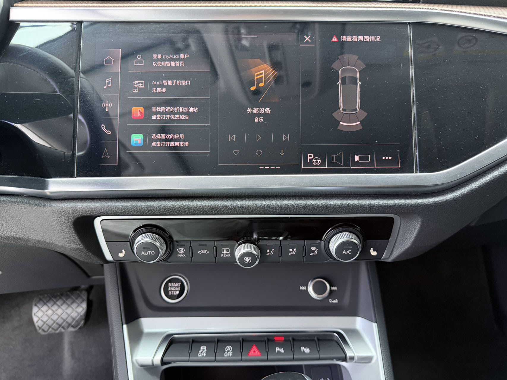 Audi Q3 2022 car image #12