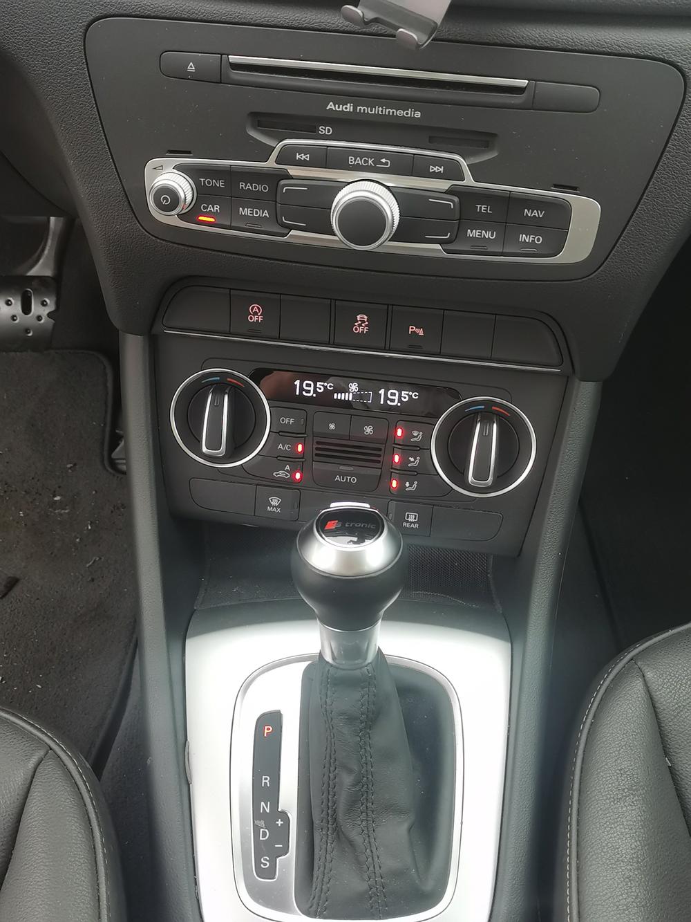 Audi Q3 2016 car image #7