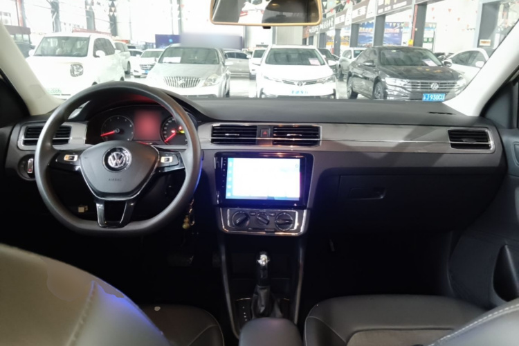 Volkswagen Santana 2018 car image #10