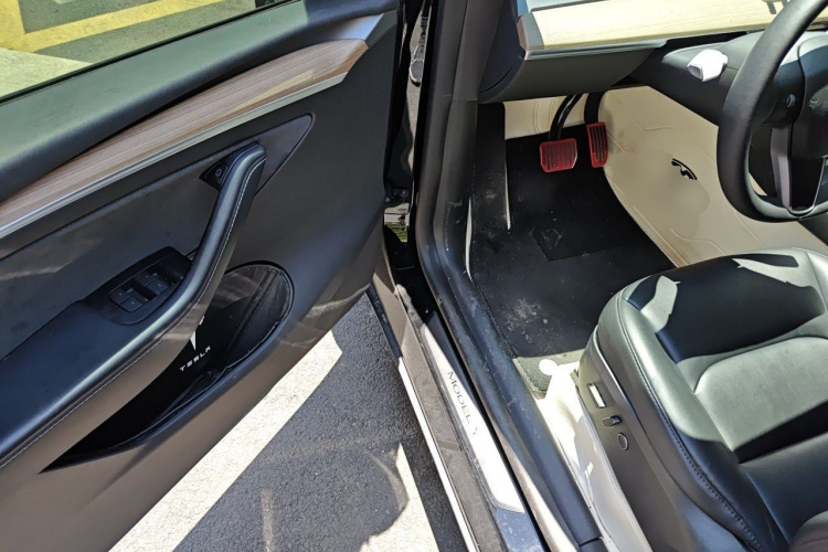 Tesla Model Y 2023 #9 Tesla Model Y 2023 car image #9