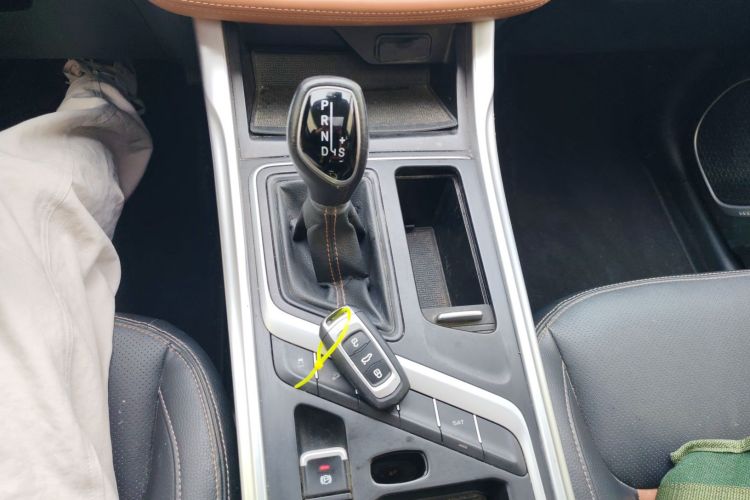 GEELY Vision X6 2019 immagine di auto #14