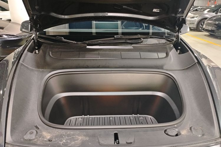 Tesla Model Y 2025 #20 Tesla Model Y 2025 car image #20