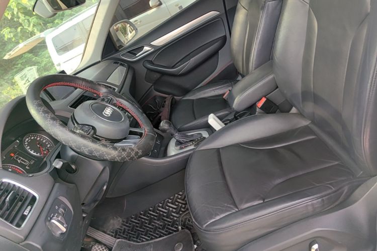 Audi Q3 2016 car image #15