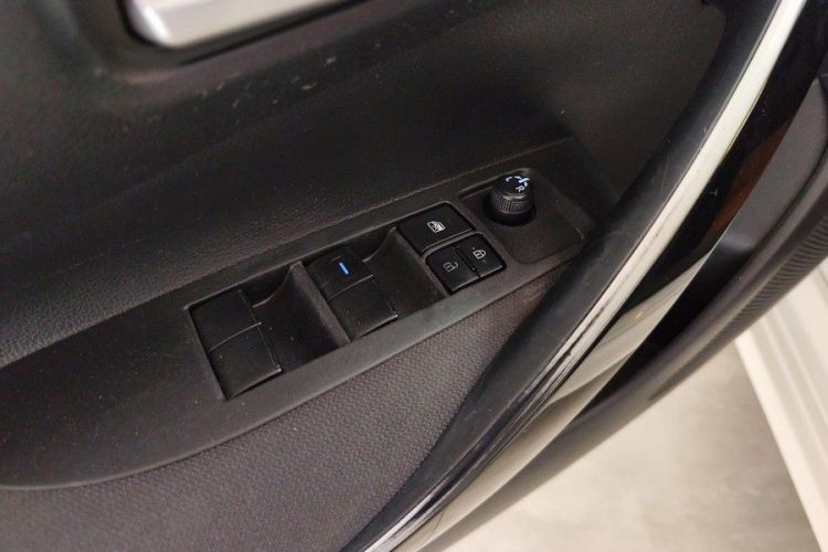 Toyota Corolla 2023 car image #18