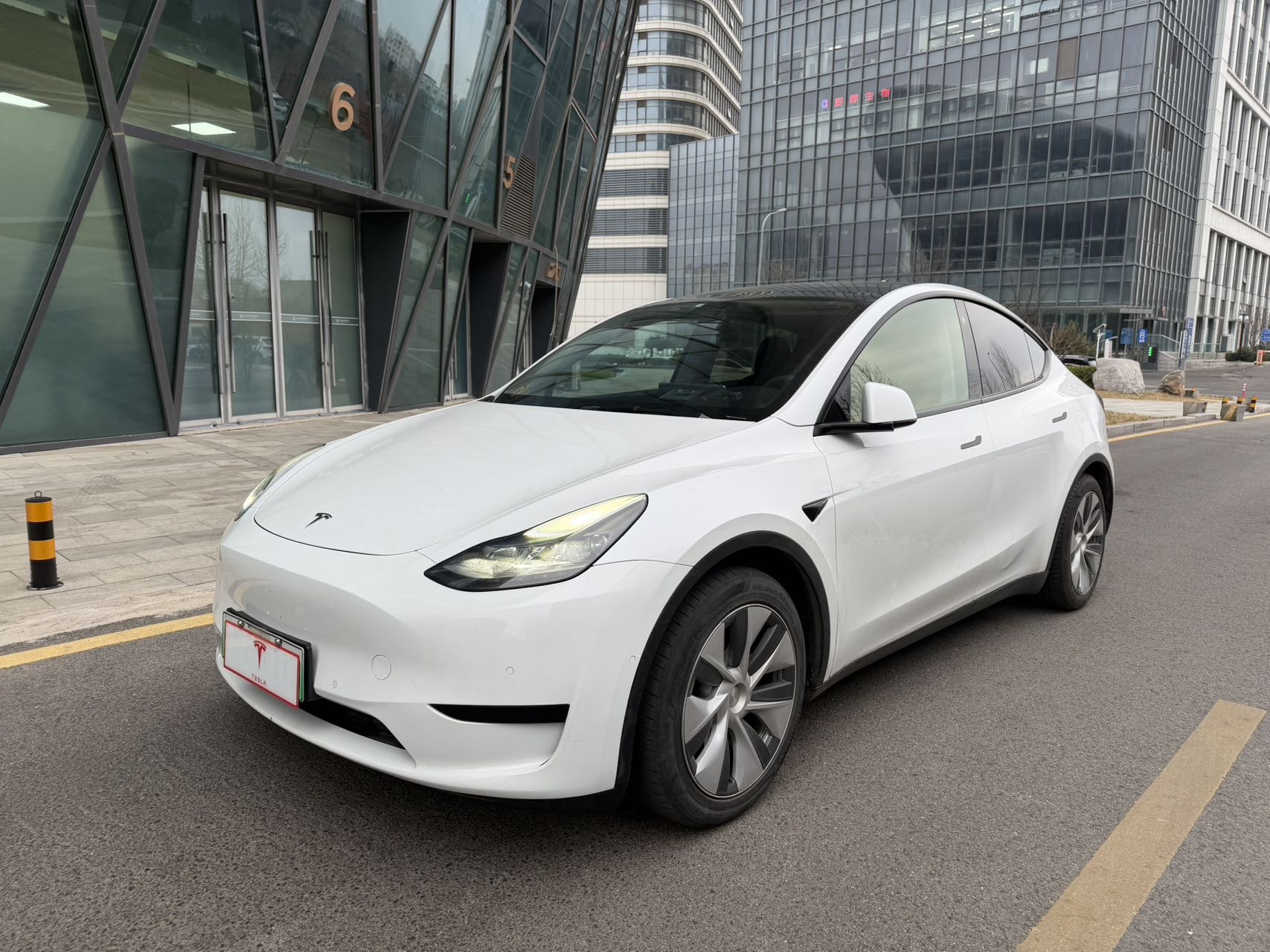 Tesla Model Y 2022 Tesla Model Y 2022 car image