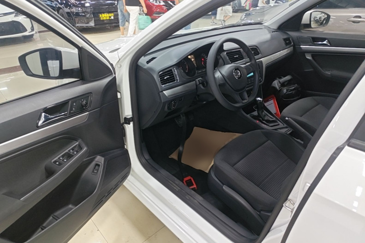 Volkswagen Lavida 2018 car image #16