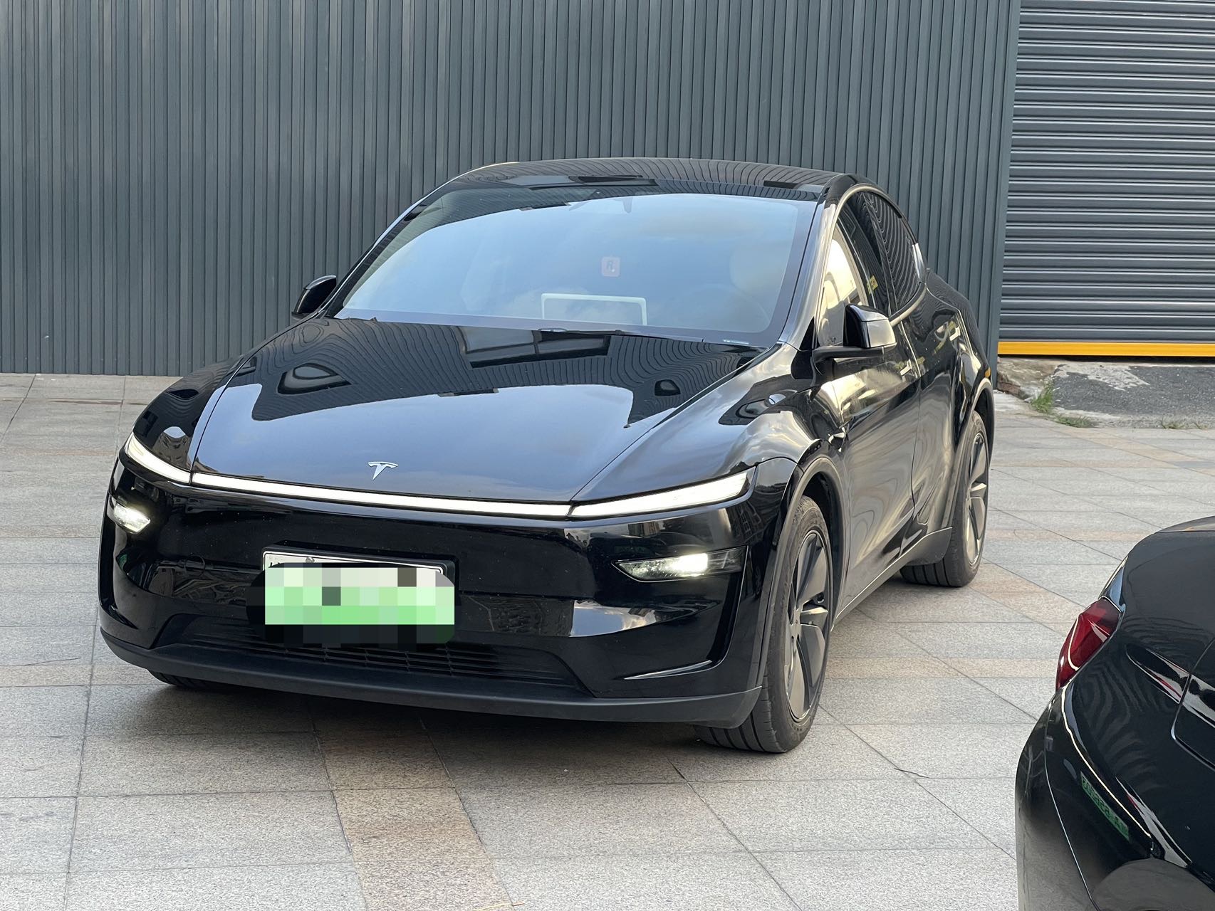 Tesla Model Y 2025 #3 Tesla Model Y 2025 car image #3