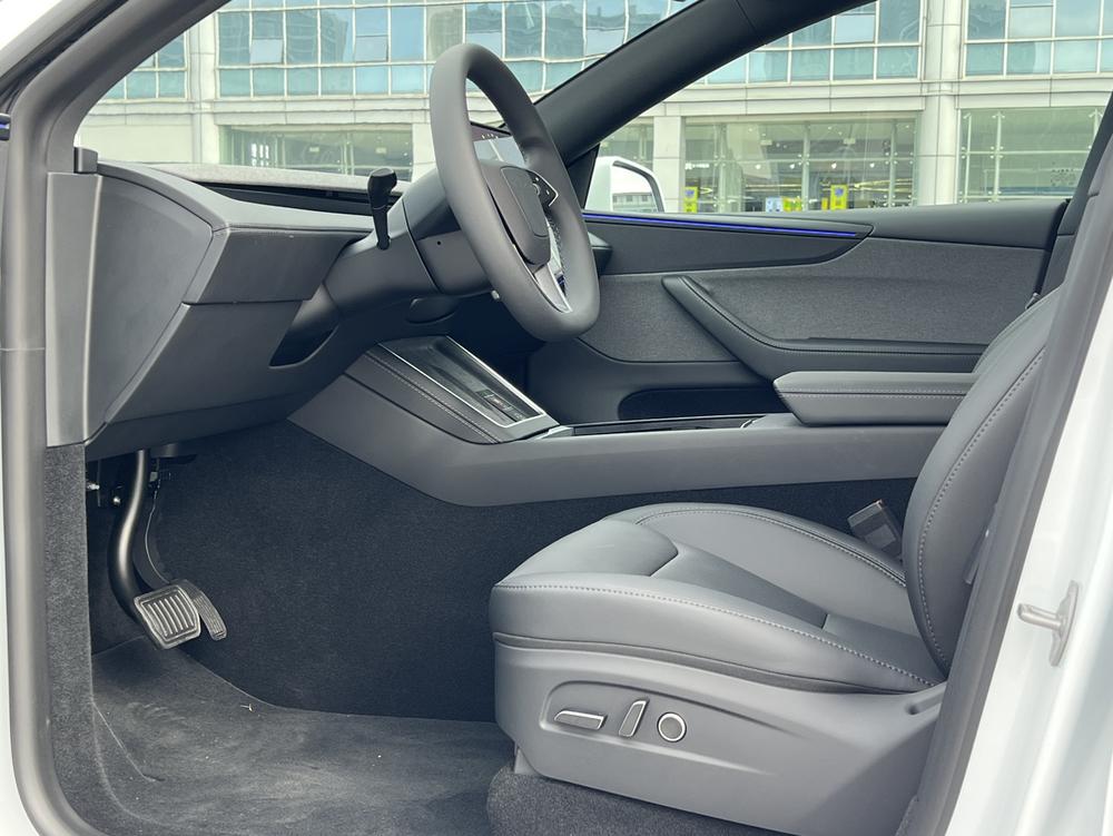 Tesla Model Y #16 Tesla Model Y car image #16