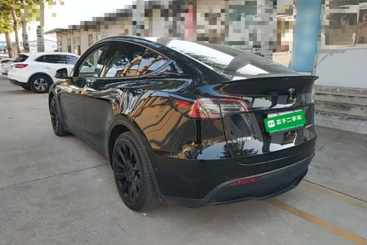 Tesla Model Y 2023 car image #5