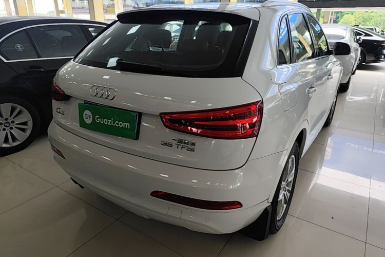 Audi Q3 2016 car image #7