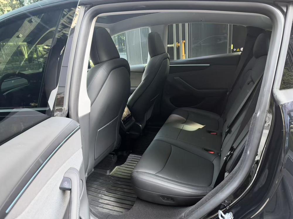 Tesla Model Y 2025 car image #9