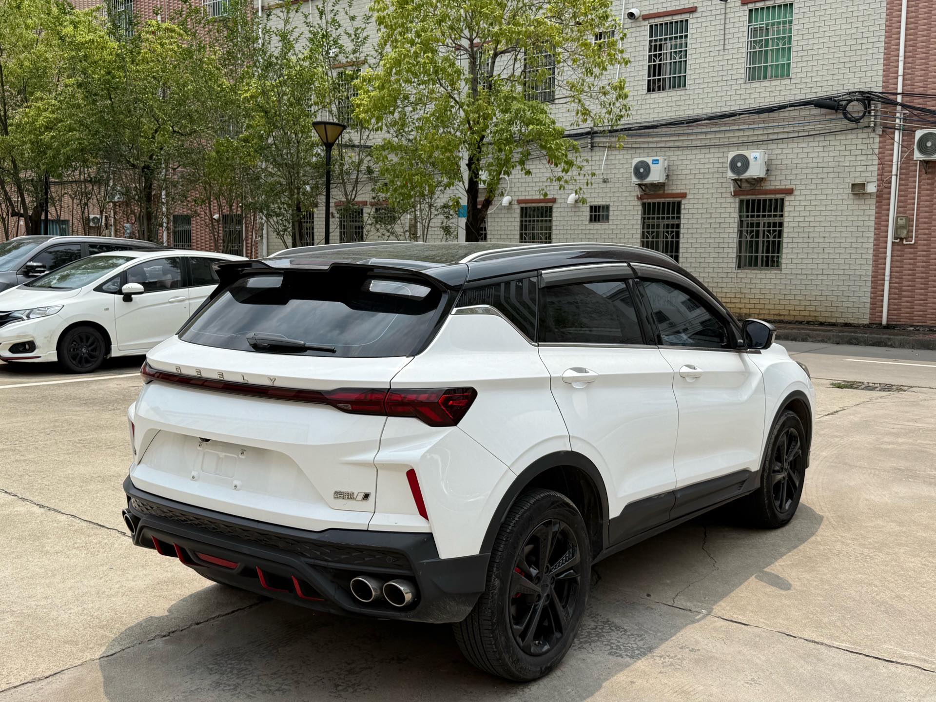 GEELY Coolray 2023 imagen de coche #3