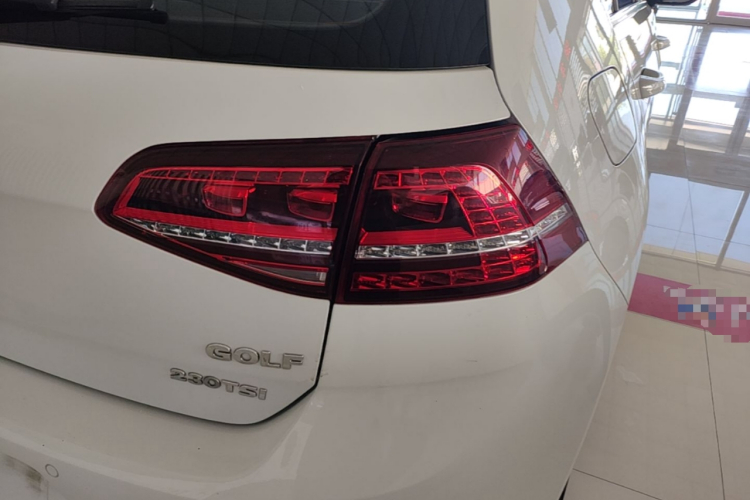 Volkswagen Golf 2017 car image #8