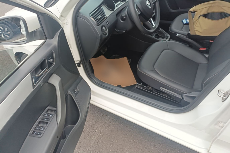 Skoda Rapid 2021 car image #16