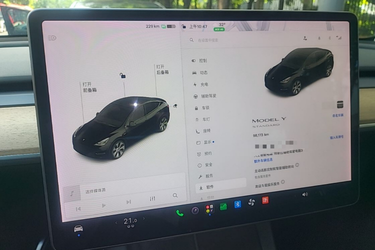 Tesla Model Y 2021 immagine di auto #12