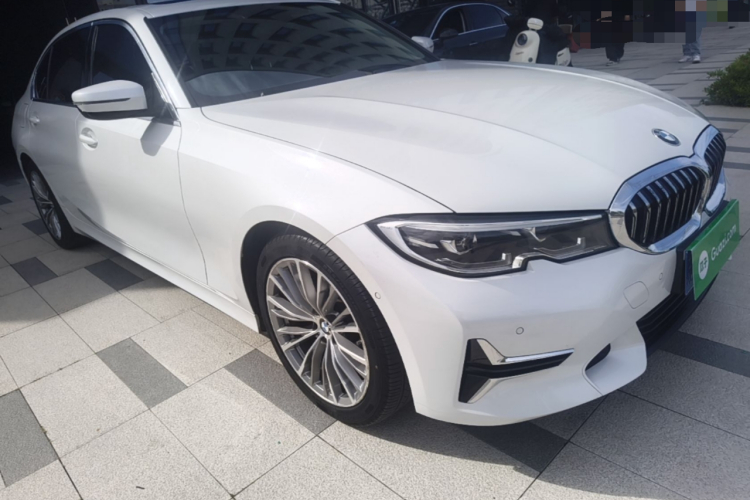 BMW 3 Series 2019 #6 BMW 3 Series 2019 car image #6