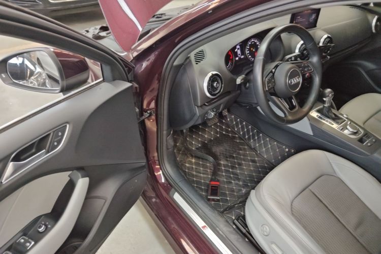 Audi A3 2019 immagine di auto #12