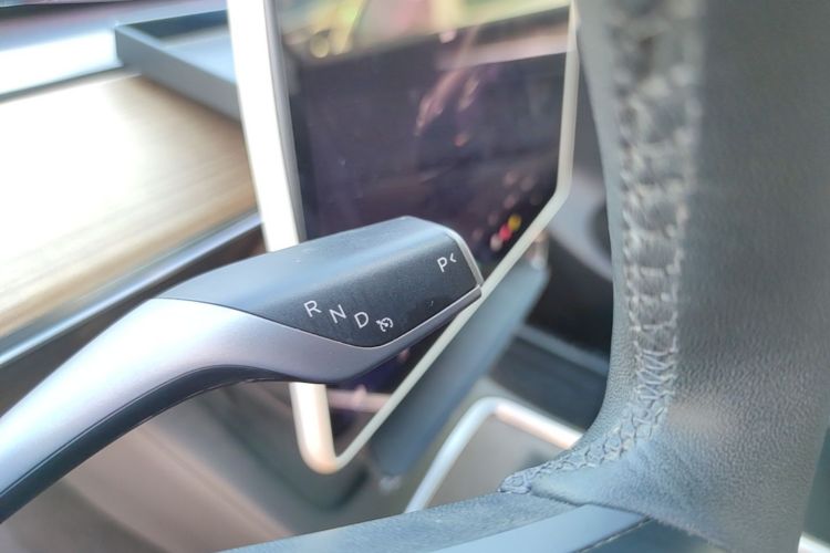 Tesla Model Y 2022 car image #18